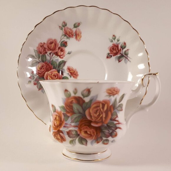 Royal Albert, CENTENNIAL ROSE, Teacup & Saucer, Bone China England - Picture 10 of 10